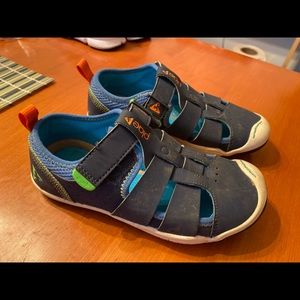 Play-worthy sandals with sole and toe protection!